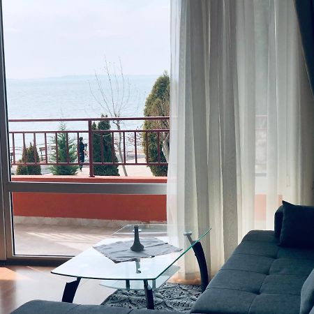 Beautiful Apartment Right By The Sea, Sveti Vlas Bagian luar foto
