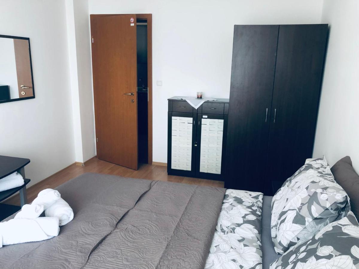 Beautiful Apartment Right By The Sea, Sveti Vlas Bagian luar foto