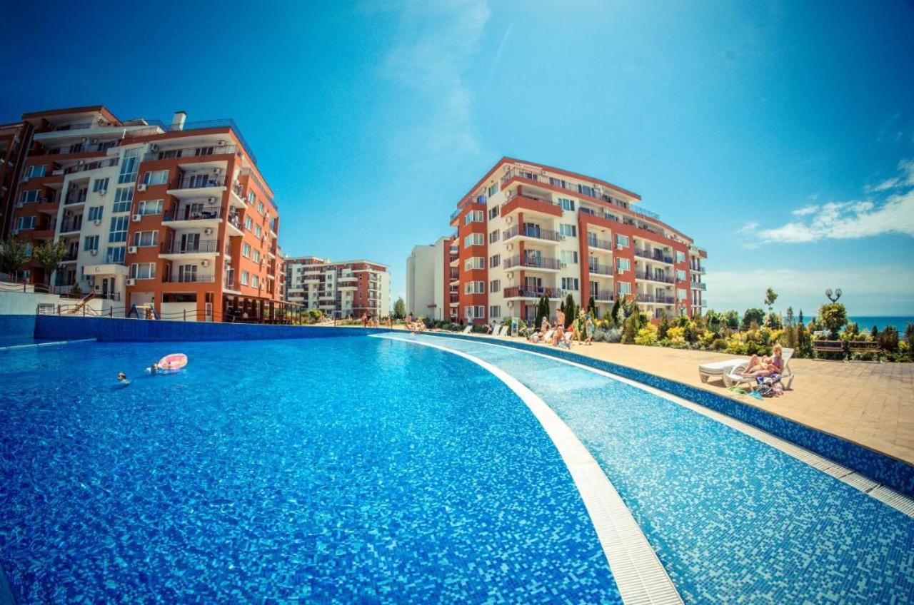 Beautiful Apartment Right By The Sea, Sveti Vlas Bagian luar foto