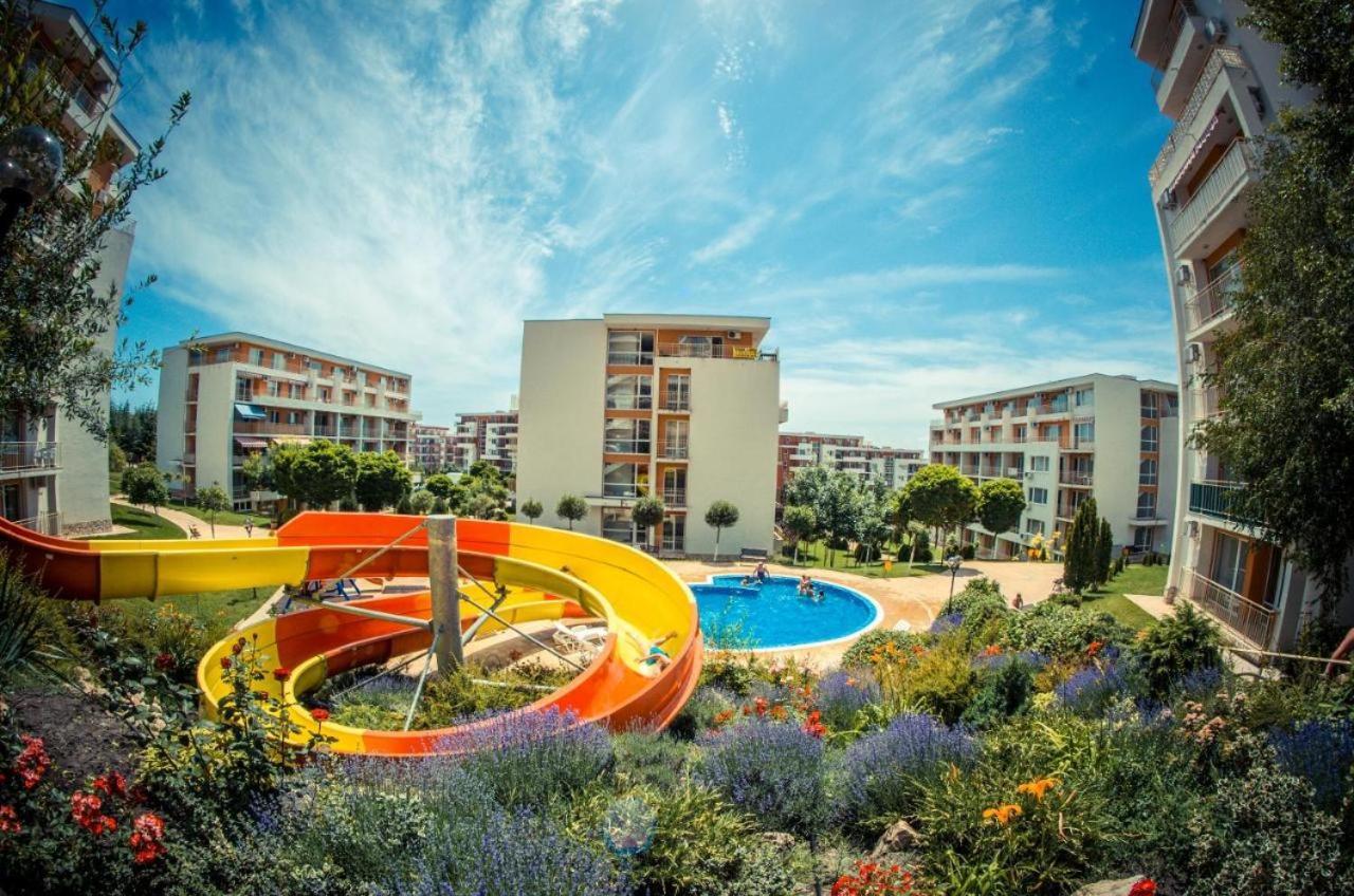 Beautiful Apartment Right By The Sea, Sveti Vlas Bagian luar foto