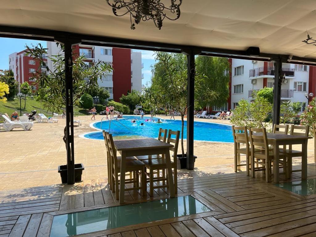Beautiful Apartment Right By The Sea, Sveti Vlas Bagian luar foto