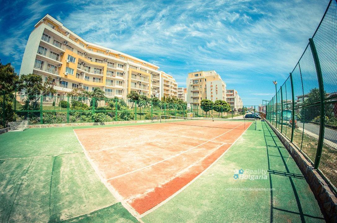Beautiful Apartment Right By The Sea, Sveti Vlas Bagian luar foto