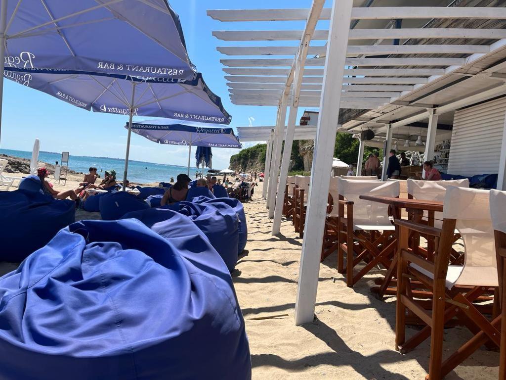 Beautiful Apartment Right By The Sea, Sveti Vlas Bagian luar foto