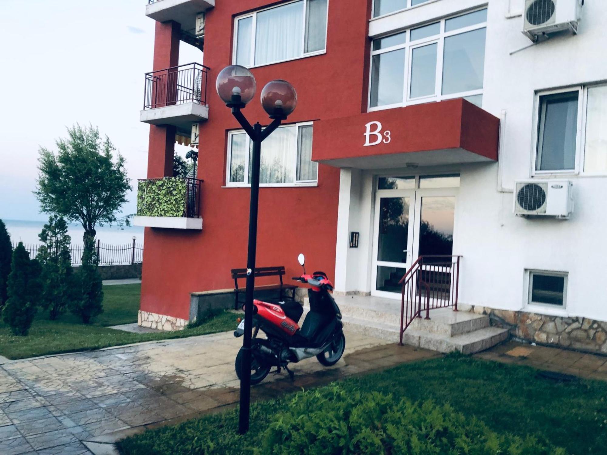 Beautiful Apartment Right By The Sea, Sveti Vlas Bagian luar foto