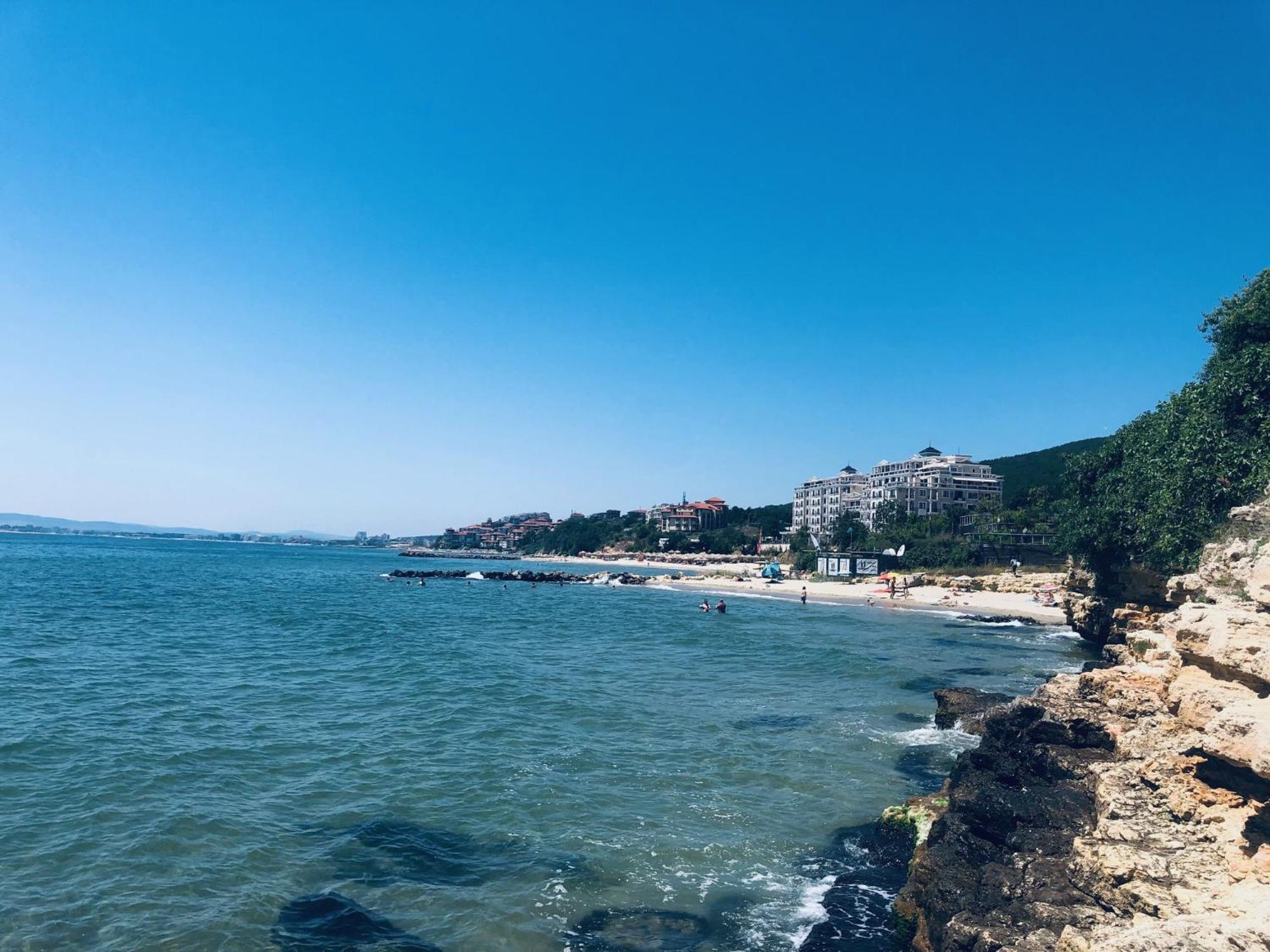 Beautiful Apartment Right By The Sea, Sveti Vlas Bagian luar foto