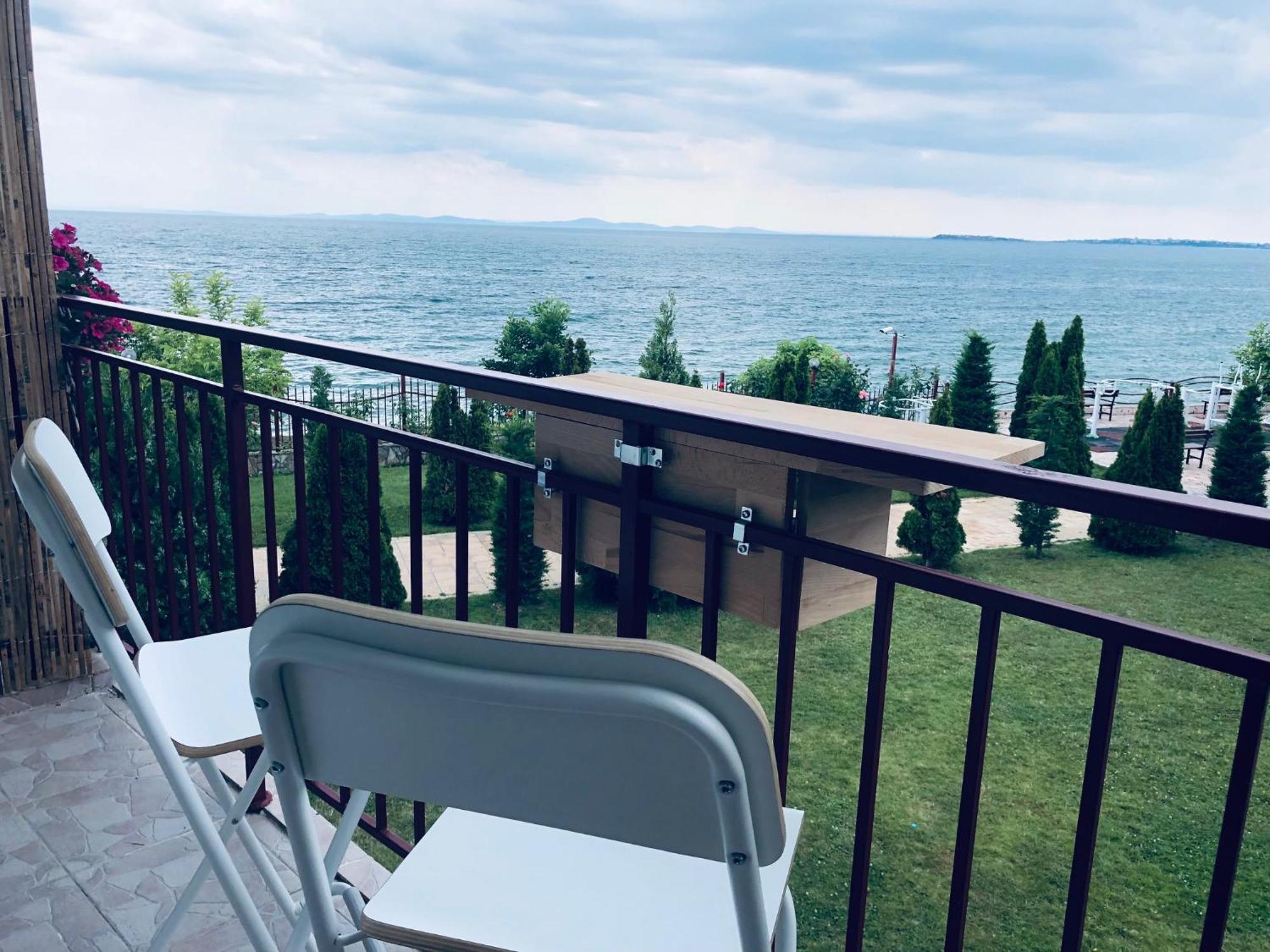 Beautiful Apartment Right By The Sea, Sveti Vlas Bagian luar foto